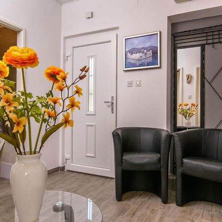 Apartments Beba - Peaceful Location トロギール エクステリア 写真