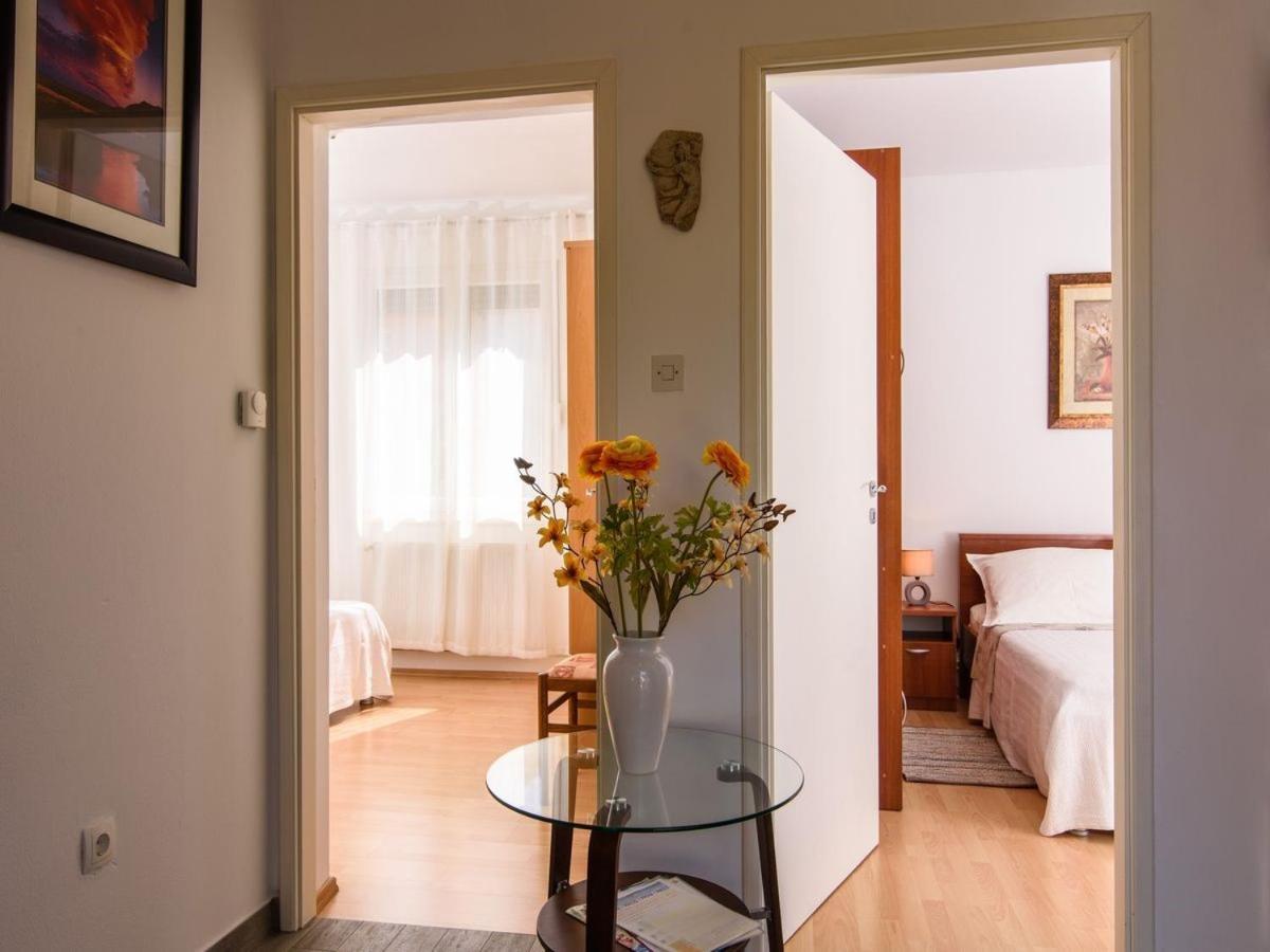 Apartments Beba - Peaceful Location トロギール エクステリア 写真
