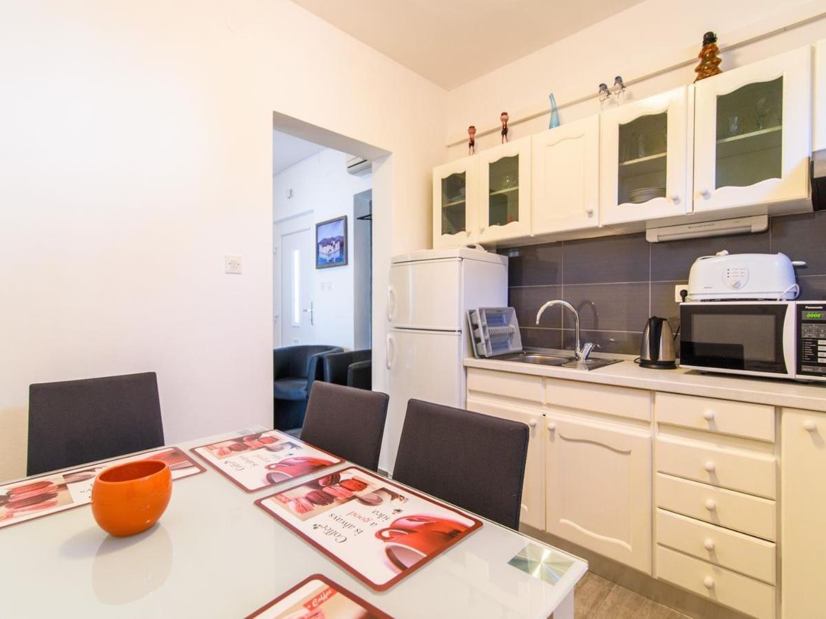 Apartments Beba - Peaceful Location トロギール エクステリア 写真