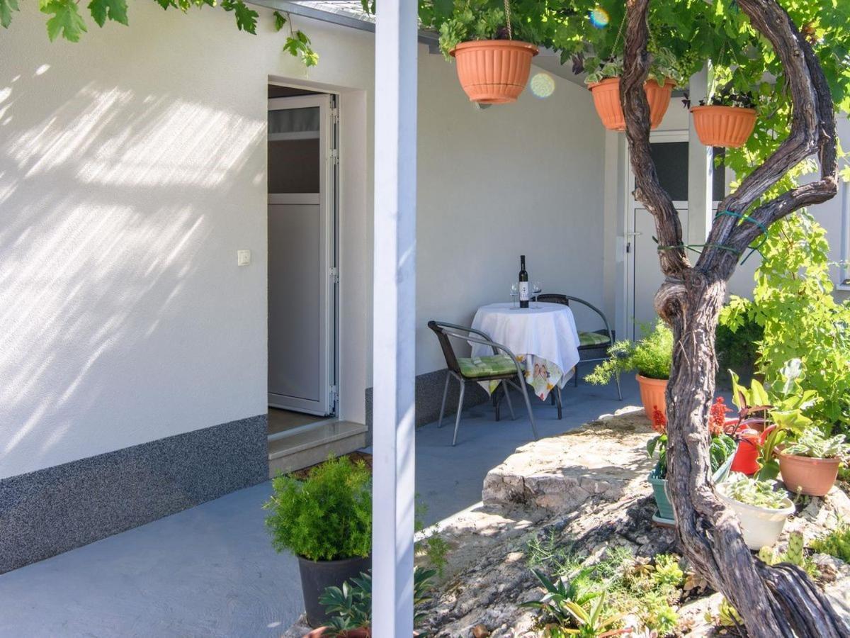 Apartments Beba - Peaceful Location トロギール エクステリア 写真
