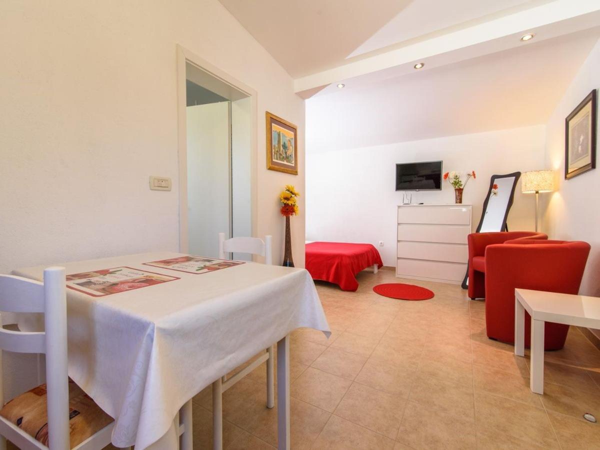 Apartments Beba - Peaceful Location トロギール エクステリア 写真