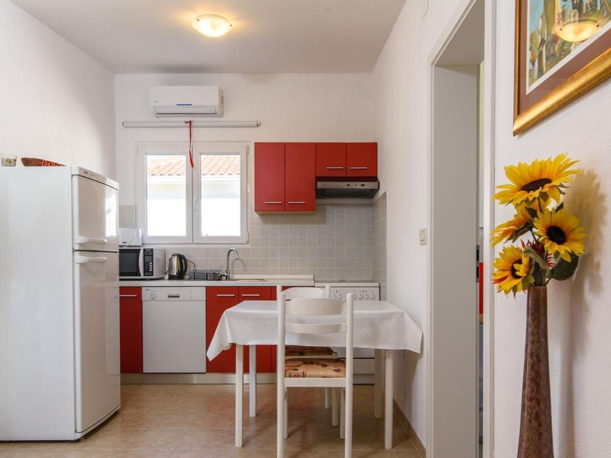 Apartments Beba - Peaceful Location トロギール エクステリア 写真
