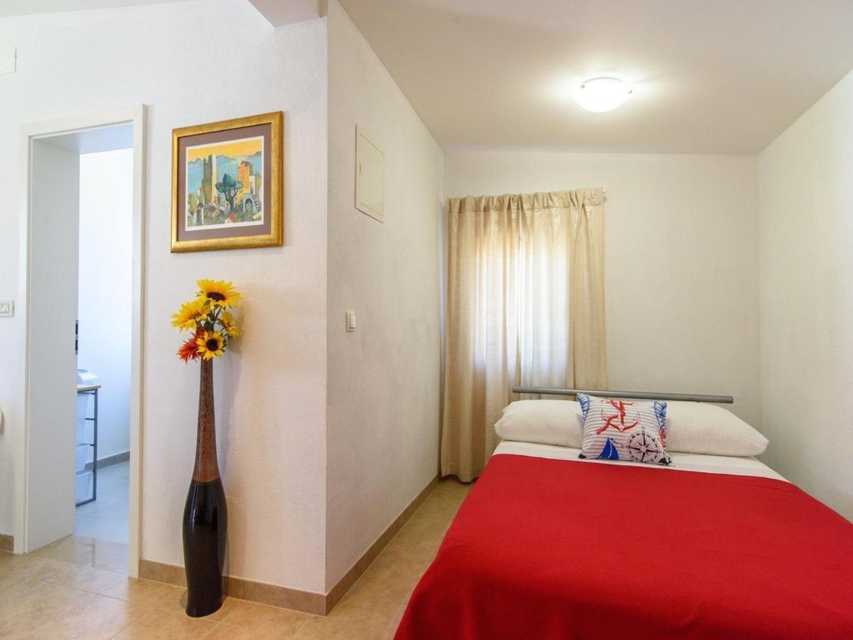 Apartments Beba - Peaceful Location トロギール エクステリア 写真