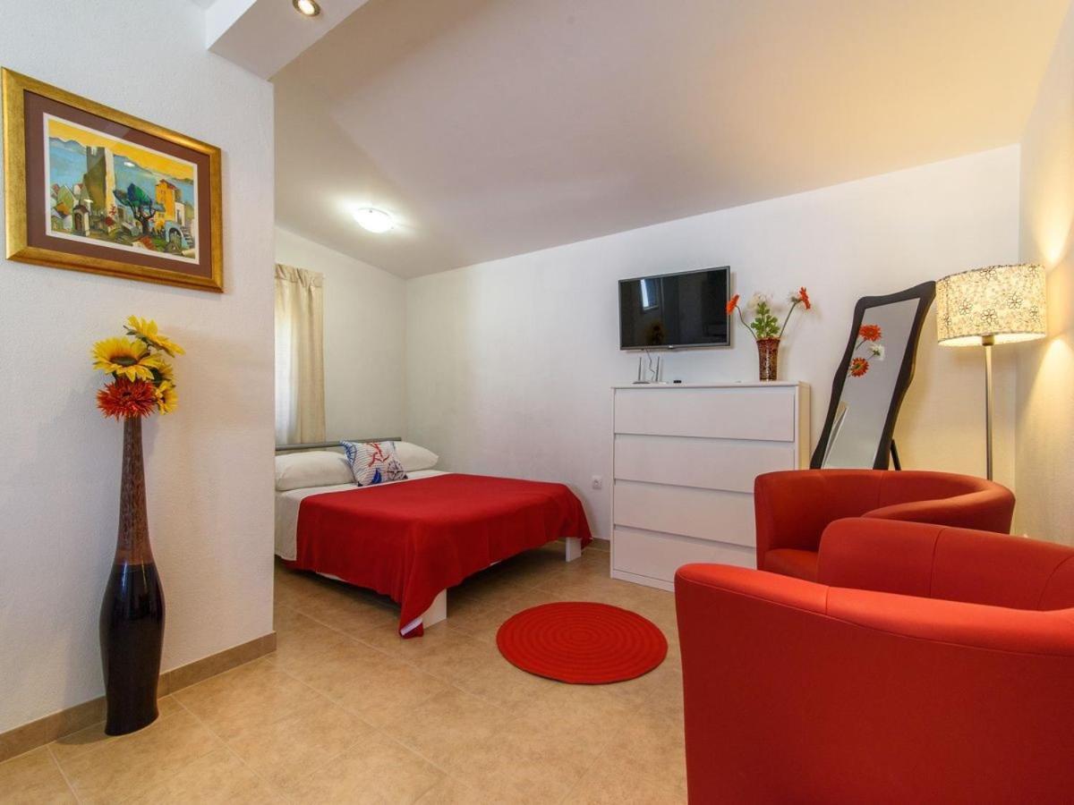 Apartments Beba - Peaceful Location トロギール エクステリア 写真